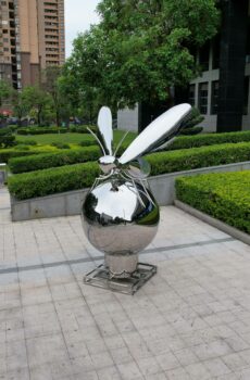 Stainless steel sculpture maintenance