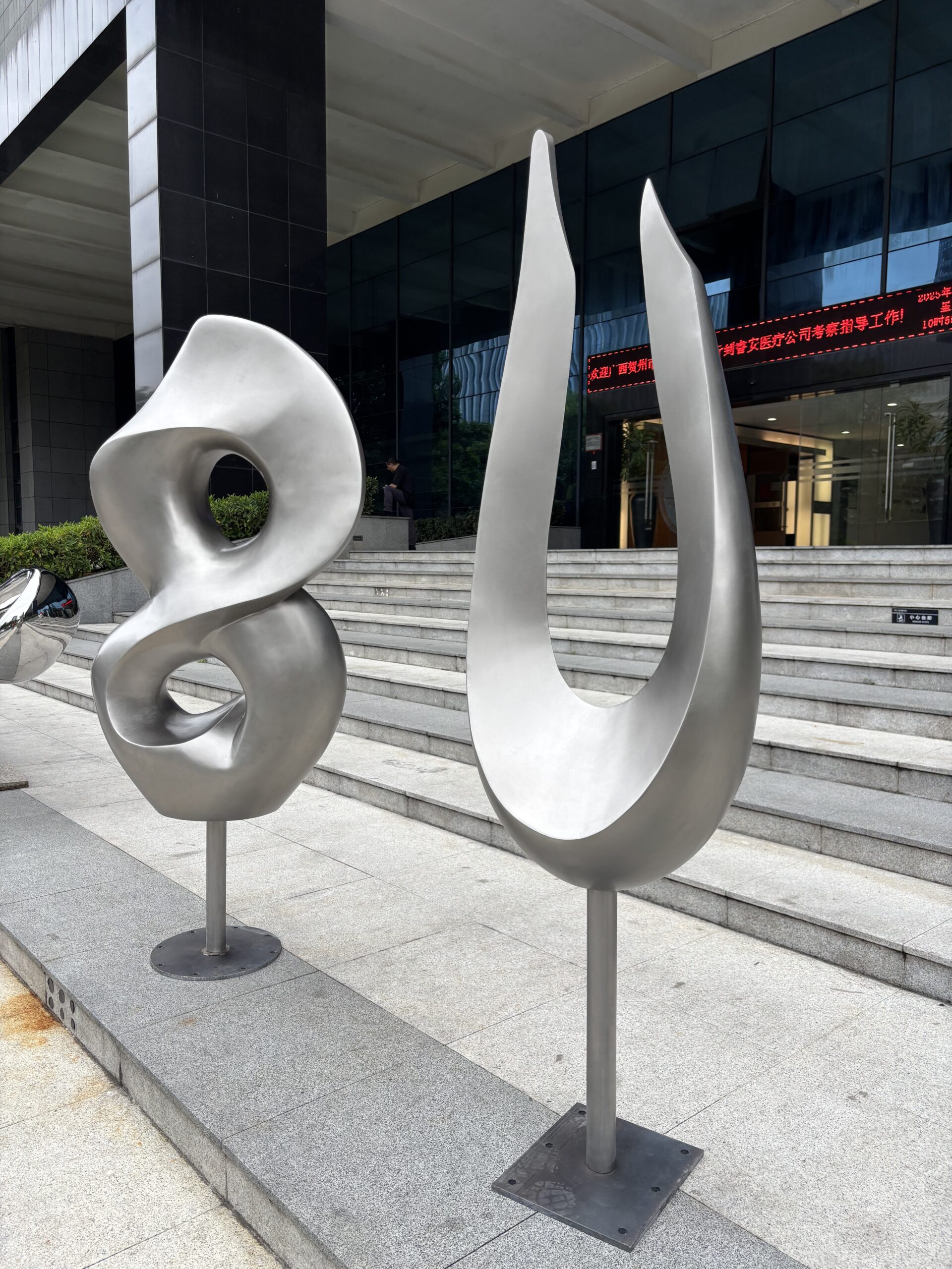 Stainless Steel Modern Outdoor Sculpture – 2m Brushed Swirl Finish - Metal  Sculpture Specialist, image size:1920x2560