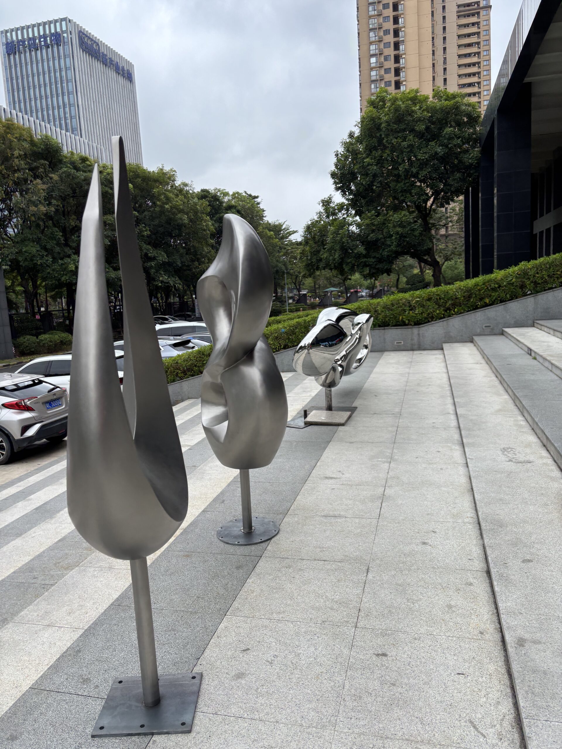 Stainless Steel Modern Outdoor Sculpture – 2m Brushed Swirl Finish - Metal  Sculpture Specialist, image size:1920x2560