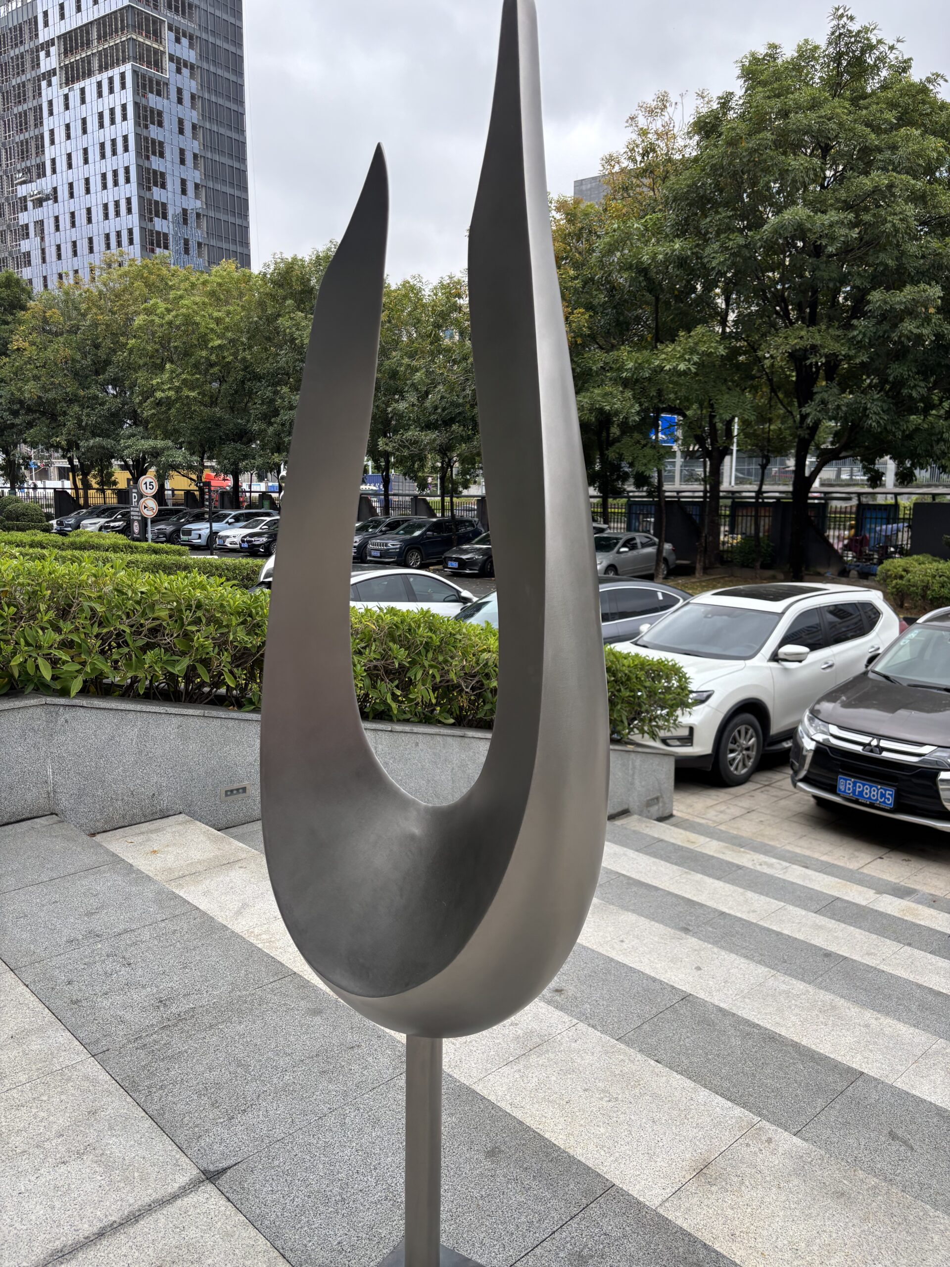 Stainless Steel Modern Outdoor Sculpture – 2m Brushed Swirl Finish - Metal  Sculpture Specialist, image size:1920x2560